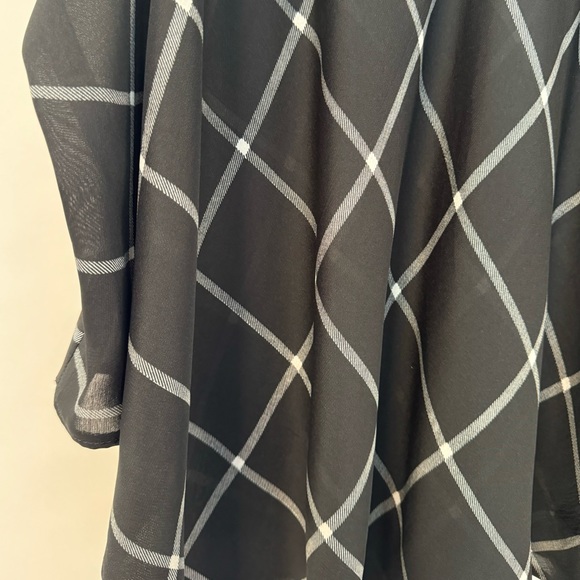 Unbranded Black & White Swing Summer Top - Picture 2 of 4